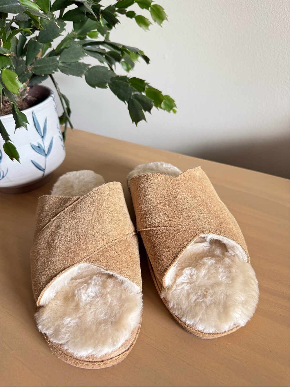 Minnetonka Blossom Cozy Slide Slippers Suede Faux Fur 6M